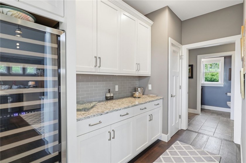 Welcome to this custom-built, quality 2015 residence perfectly - photo 13
