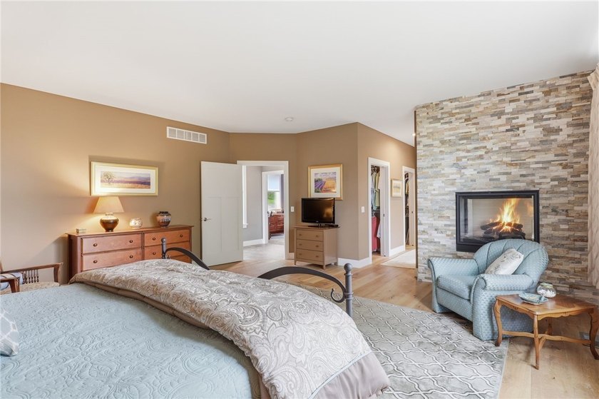 Welcome to this custom-built, quality 2015 residence perfectly - photo 16