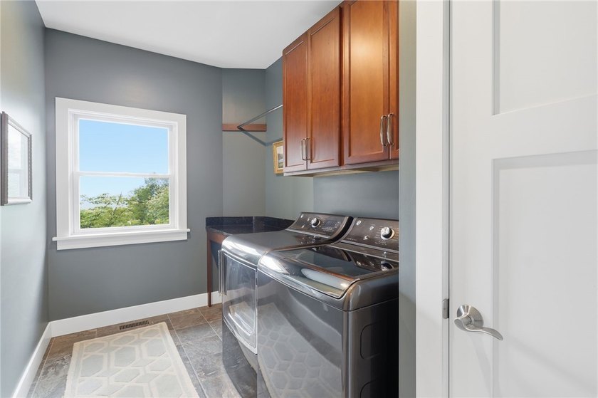 Welcome to this custom-built, quality 2015 residence perfectly - photo 19