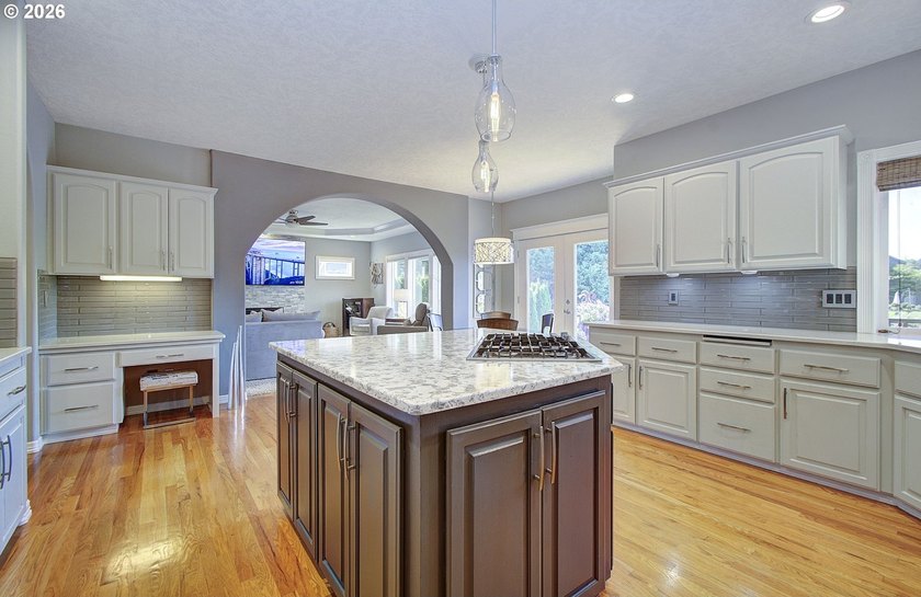 NEW LISTING. Living large on the shores of Fairview Lake. This - photo 5