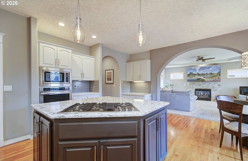 NEW LISTING. Living large on the shores of Fairview Lake. This - photo 6