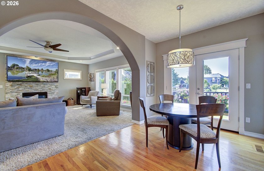 NEW LISTING. Living large on the shores of Fairview Lake. This - photo 8
