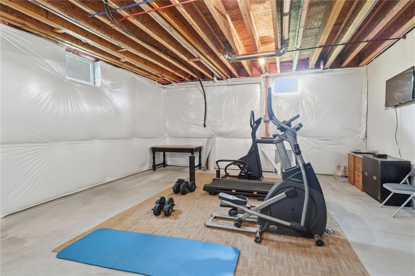Welcome to this custom-built, quality 2015 residence perfectly - photo 29