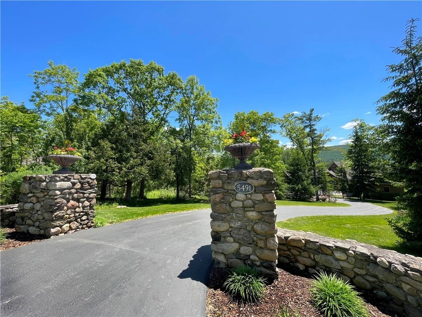 Welcome to this custom-built, quality 2015 residence perfectly - photo 30