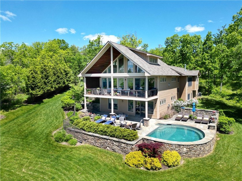 Welcome to this custom-built, quality 2015 residence perfectly - photo 31