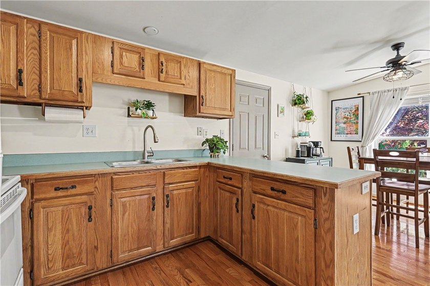 Deal Died, still available! Absolutely adorable and move-in - photo 13