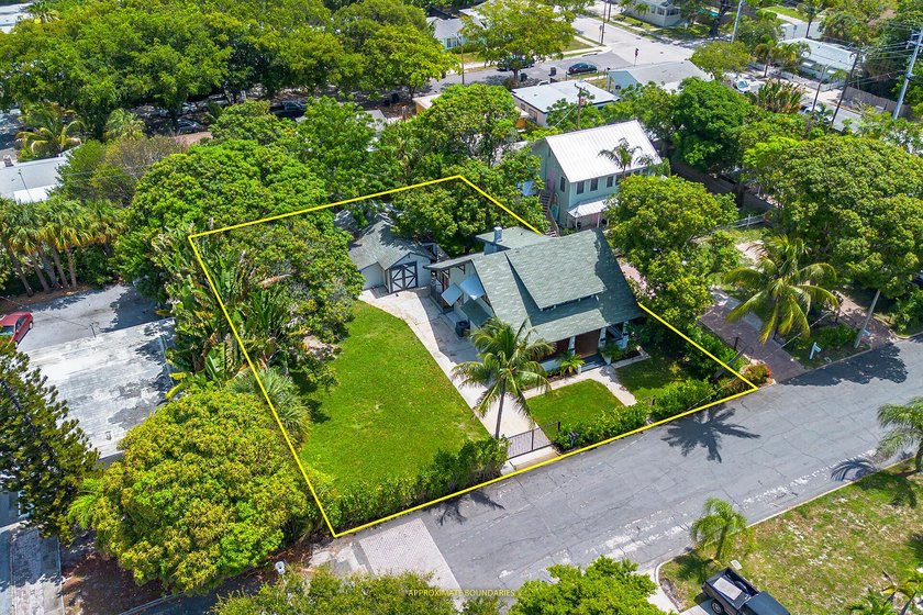 Set in the heart of West Palm Beach's historic Northwood - photo 2