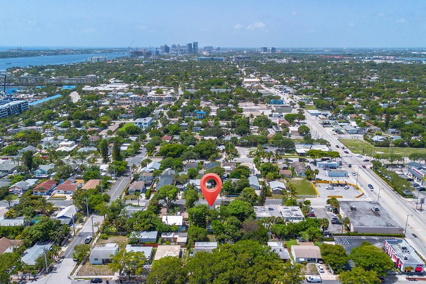 Set in the heart of West Palm Beach's historic Northwood - photo 5