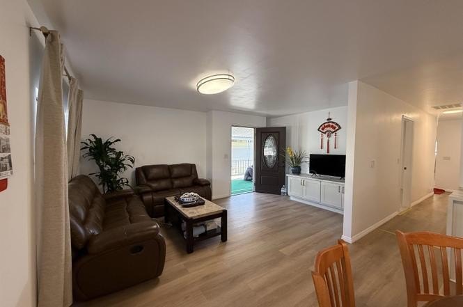 Beautifully remodeled manufactured home located in the desirable - photo 2