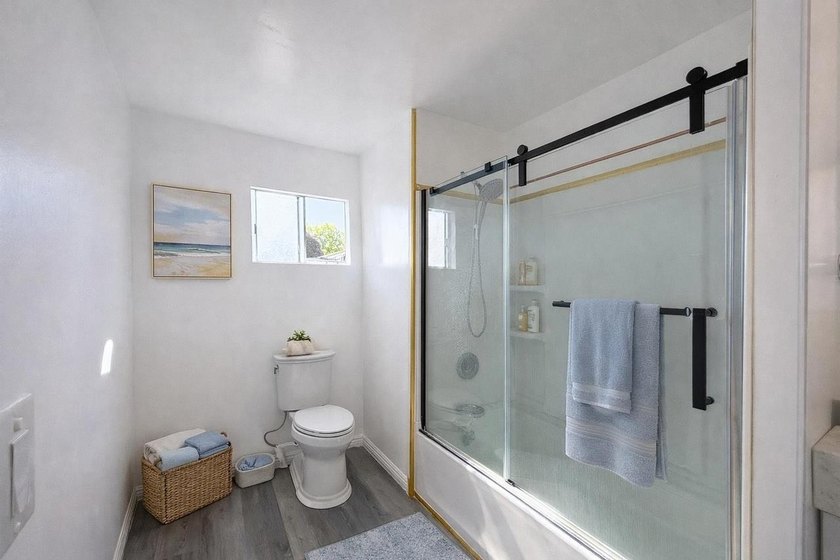 Beautifully remodeled manufactured home located in the desirable - photo 9