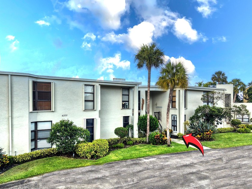 Wonderfully renovated 2 bedrooms, 2 bath condo unit in great - photo 2
