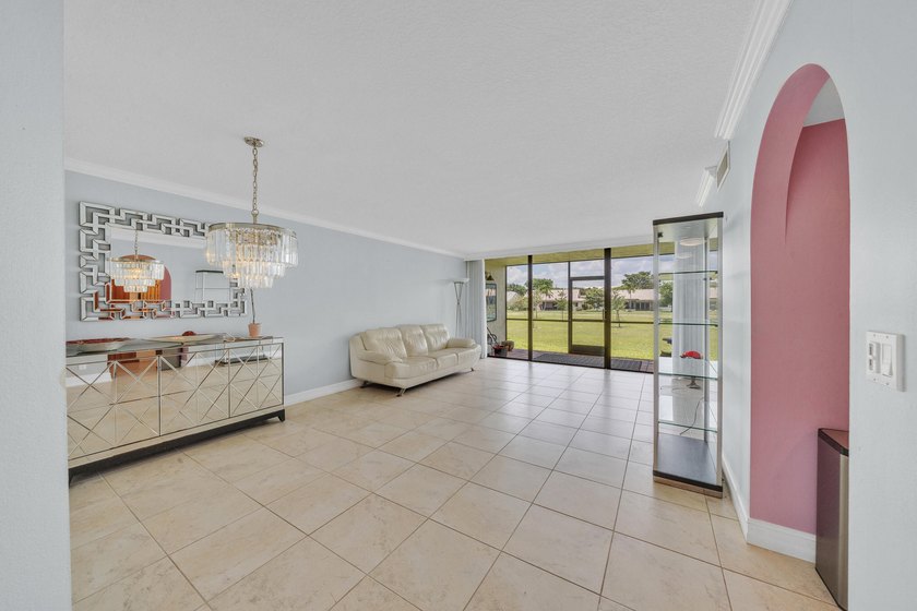Wonderfully renovated 2 bedrooms, 2 bath condo unit in great - photo 7