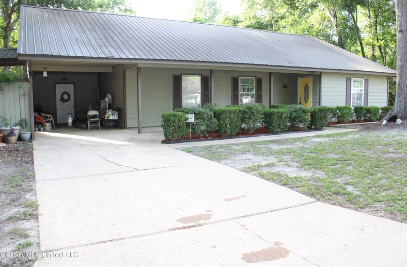 This home features an open floor plan, lots of shade from the - photo 2
