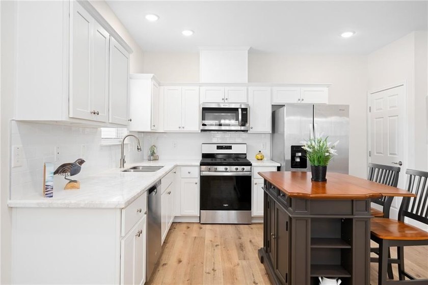 Property Description: NEW PRICE! RATE BUY-DOWN INCENTIVE - photo 12