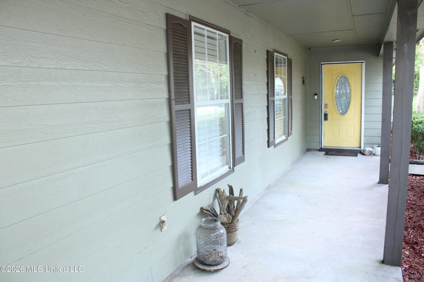 This home features an open floor plan, lots of shade from the - photo 4