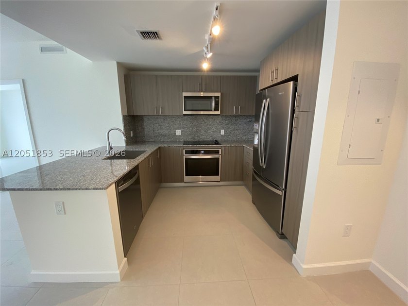 Experience the best of Downtown Doral in this beautiful - photo 3