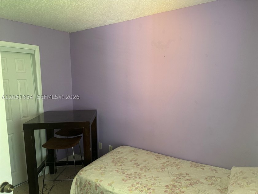 Spacious 4BR/3BA home in the desirable Floresta Pointe community - photo 4