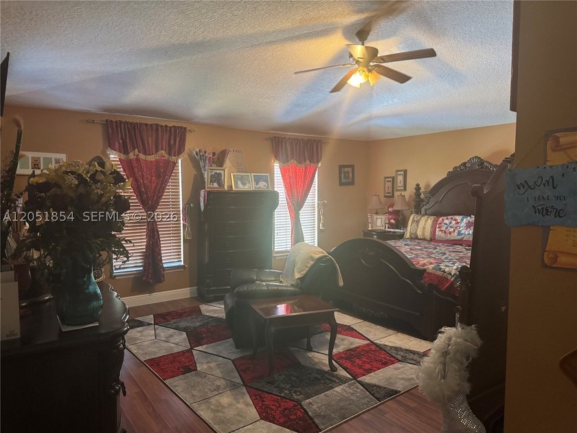 Spacious 4BR/3BA home in the desirable Floresta Pointe community - photo 6