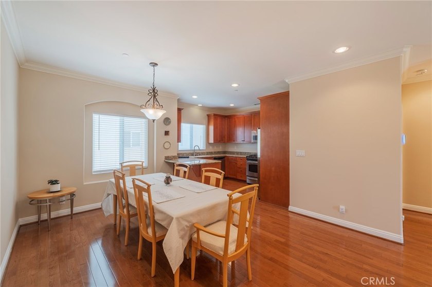 Beautiful move-in ready townhome located in a small development - photo 7