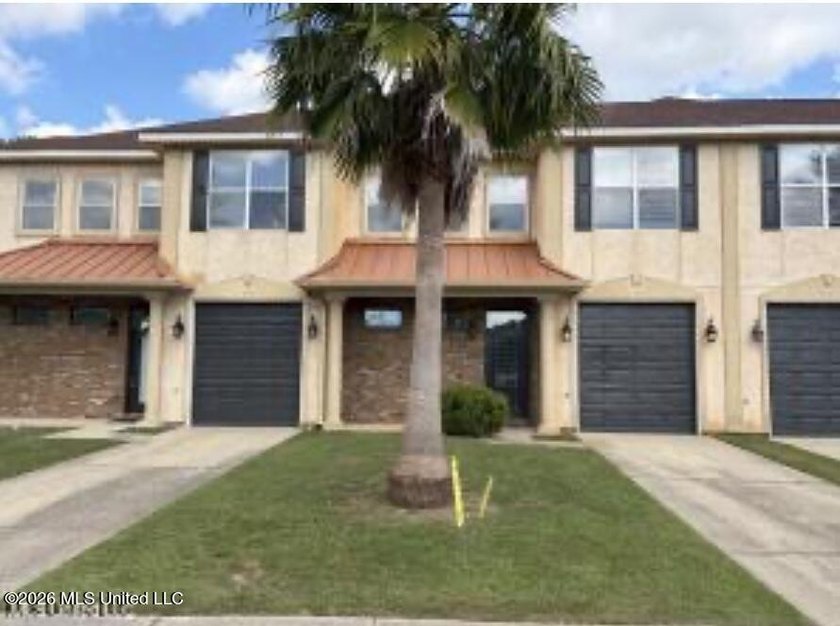 Wow here is your Hope Diamond at 314 Capri Place in Lakeview - photo 2