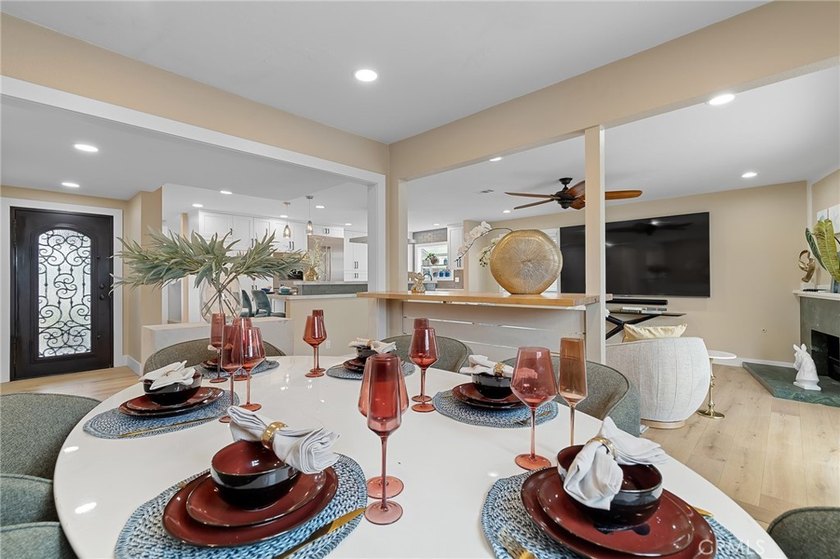 GORGEOUS HOME ideally located on the border of Westminster and - photo 17