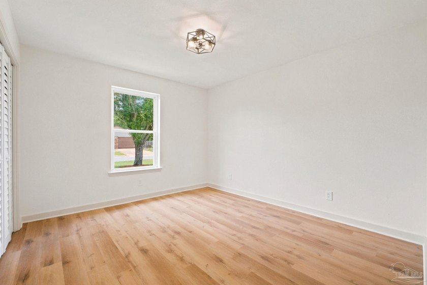 Welcome to this beautifully remodeled, turn-key home in - photo 21