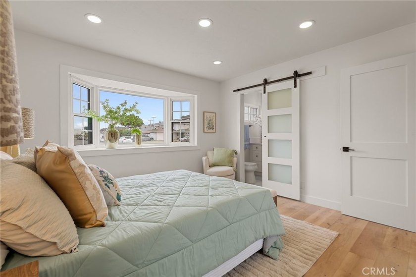 GORGEOUS HOME ideally located on the border of Westminster and - photo 29