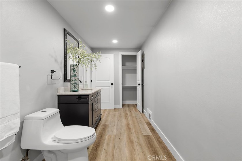 GORGEOUS HOME ideally located on the border of Westminster and - photo 41