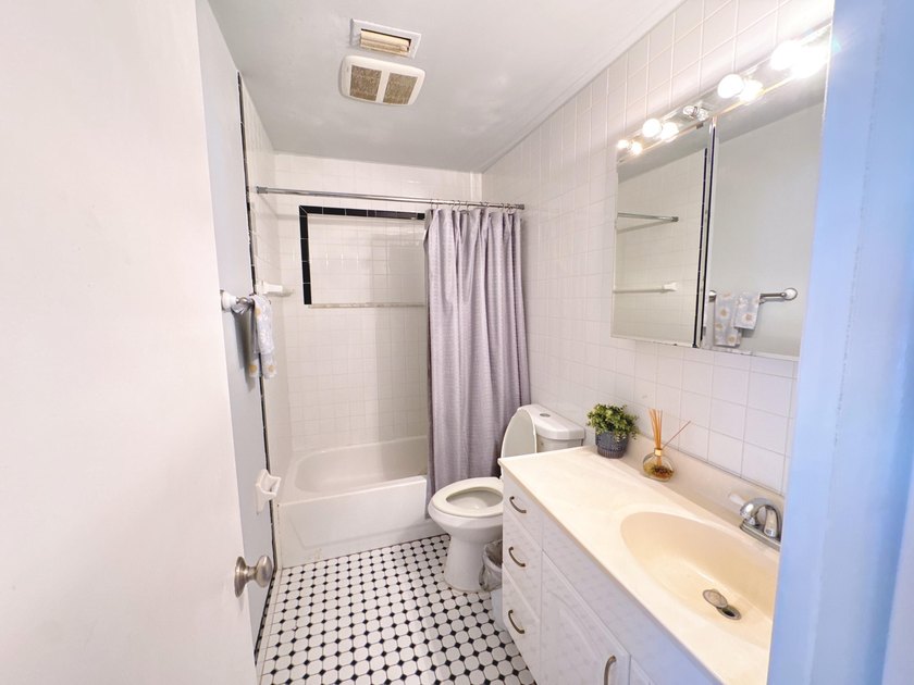 This property without HOA, located near shopping, dining - photo 8