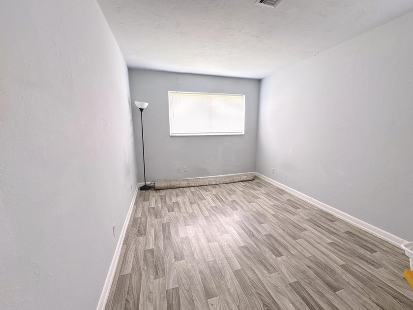 This property without HOA, located near shopping, dining - photo 9