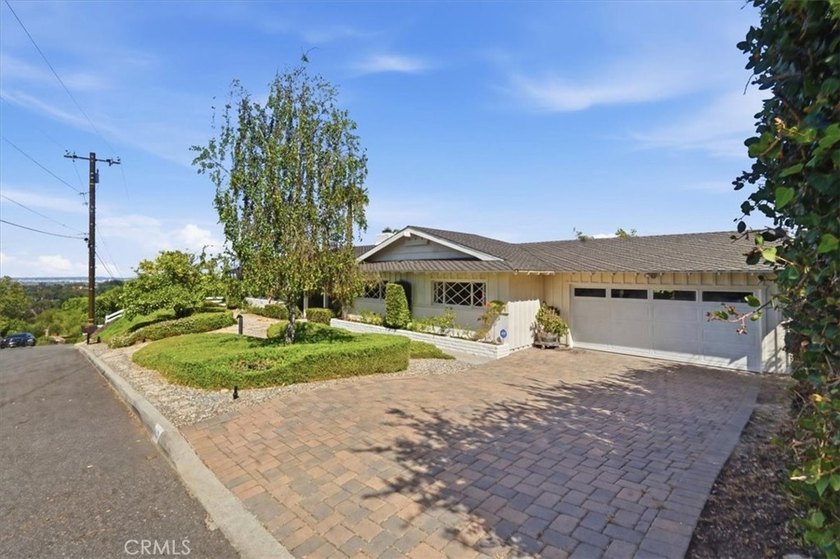 Discover Exceptional Living at 41 Hitching Post Drive: Priced - photo 6