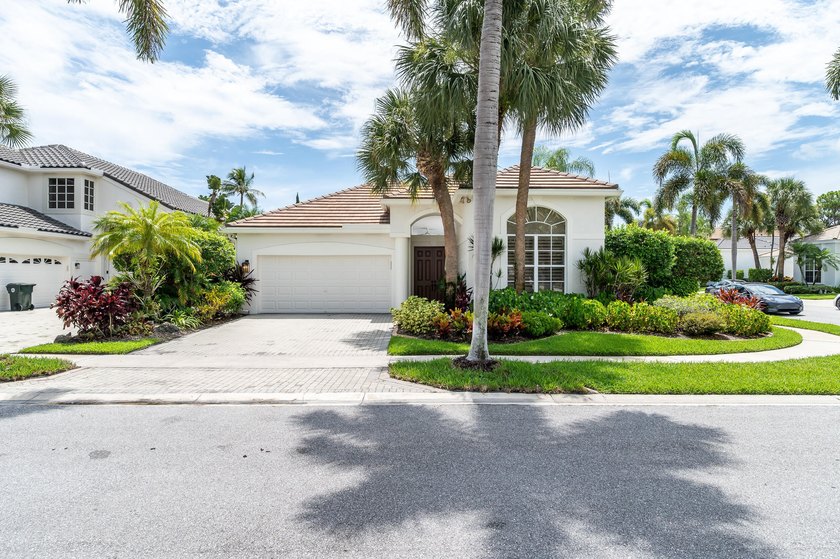 Beautifully renovated and move-in ready, this 5-bedroom, 4-bath - photo 2