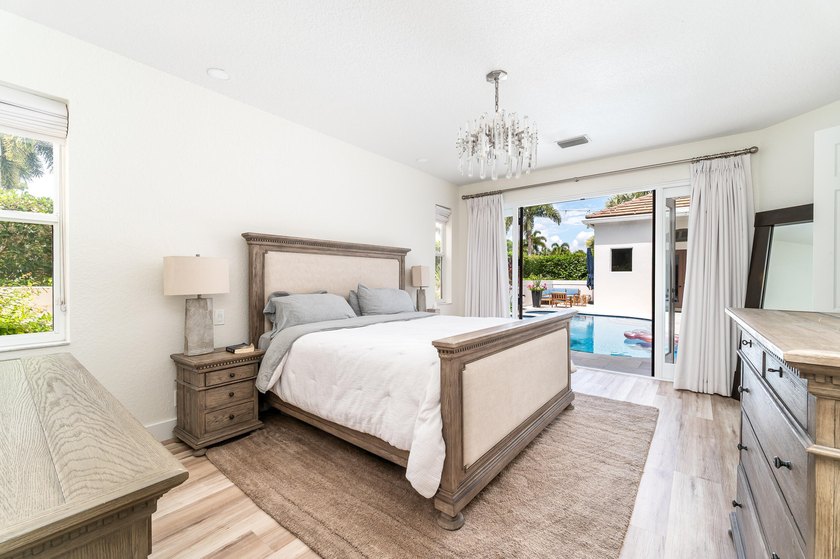 Beautifully renovated and move-in ready, this 5-bedroom, 4-bath - photo 9