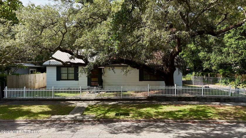 Priced to sell! As -is! $129.900 Just 4 blocks from the beach - photo 2