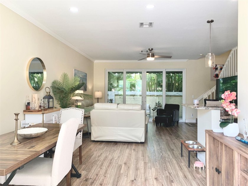 Located in an upscale, relaxed, coastal beach town of East - photo 4