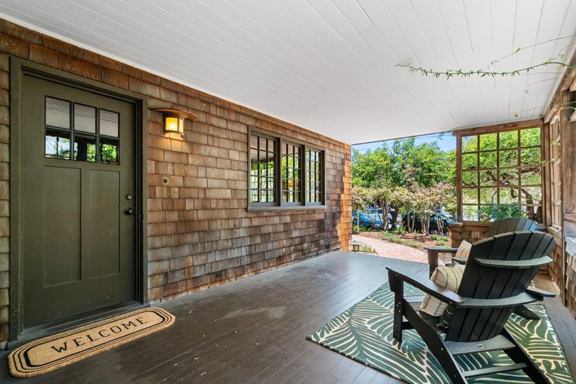 Rich in character &amp; timeless appeal, this Arts &amp; Crafts-style - photo 8
