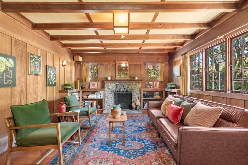 Rich in character &amp; timeless appeal, this Arts &amp; Crafts-style - photo 10