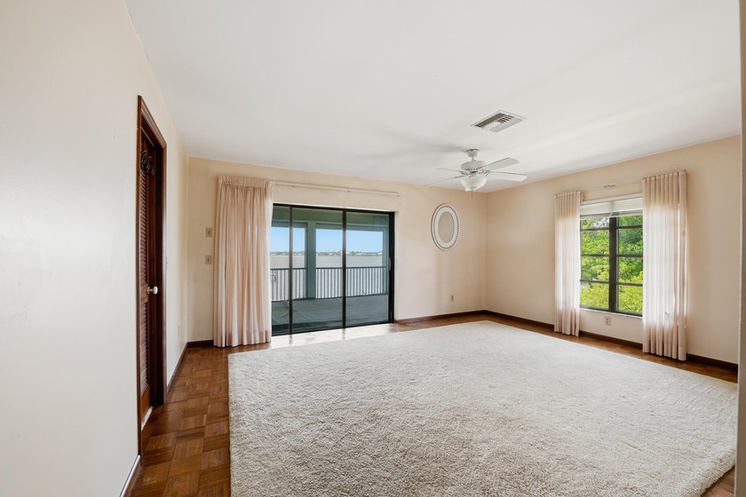 Best views on the water! Brand New 550k seawall and dock. Brand - photo 18