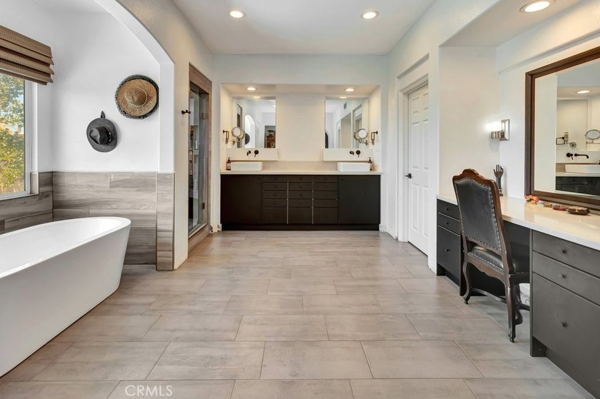 LOCATION! LOCATION! This Gorgeous Home Is Located On A Premier - photo 25