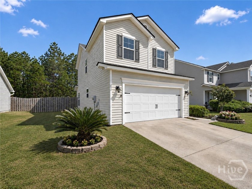 Thoughtfully designed 3 bedroom, 2.5 bath home with a flexible - photo 3
