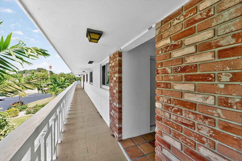 Don't miss this super clean, 2BR, 2 BA in highly sought after - photo 2