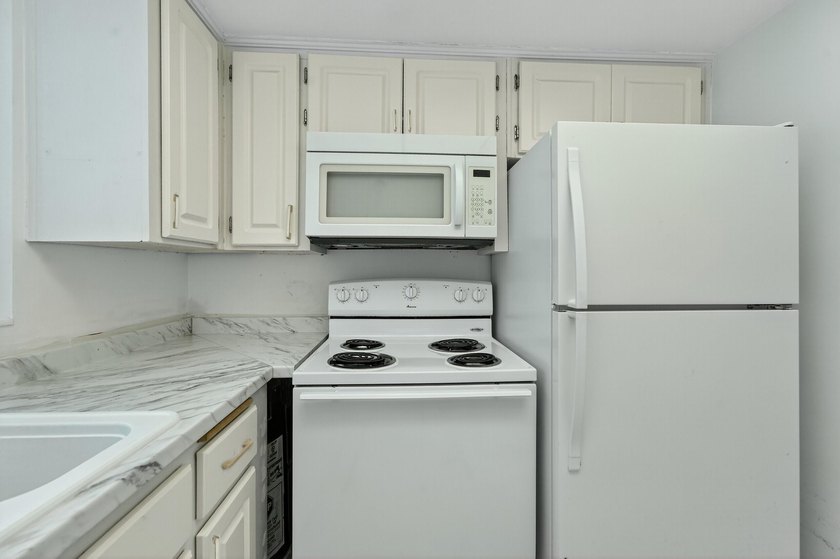 Don't miss this super clean, 2BR, 2 BA in highly sought after - photo 7