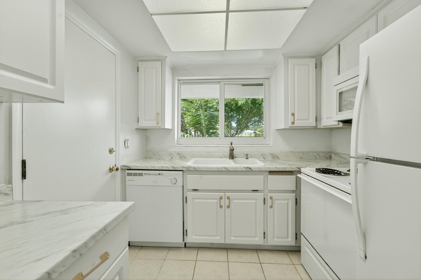 Don't miss this super clean, 2BR, 2 BA in highly sought after - photo 8