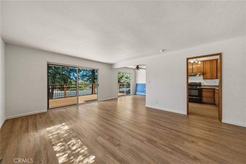 Hello NEW Roof ! Cute house, large lot, lots of parking, garage - photo 6