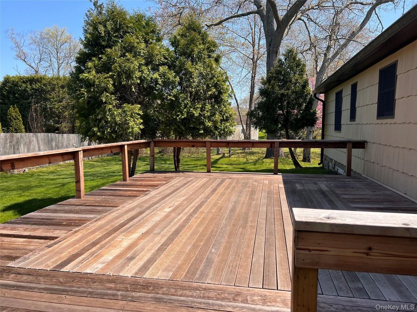 Charming Farm Ranch in the Heart of Hampton Bays Nestled on a - photo 12