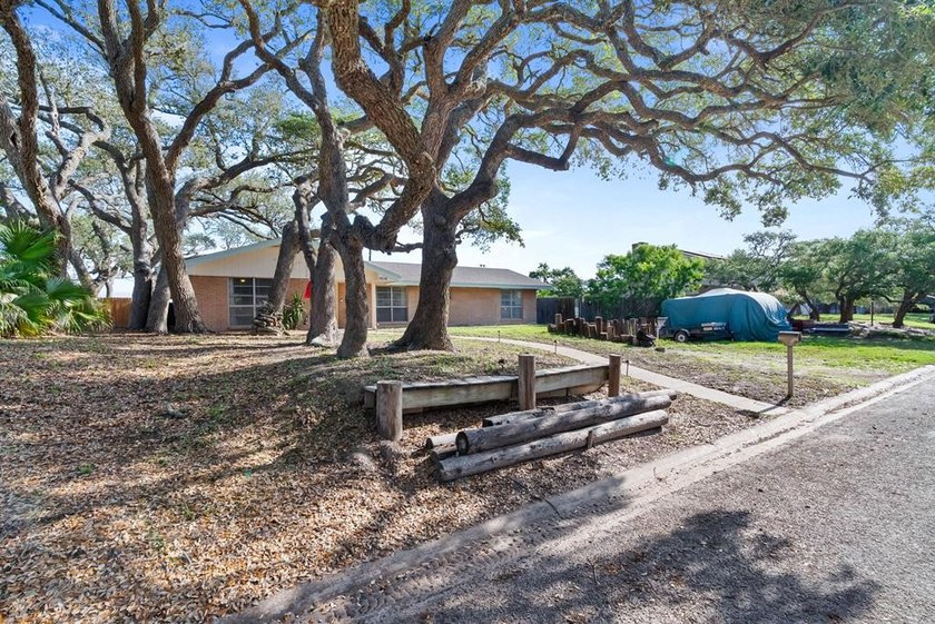 Location, space, and lifestyle - this Rockport gem delivers all - photo 34