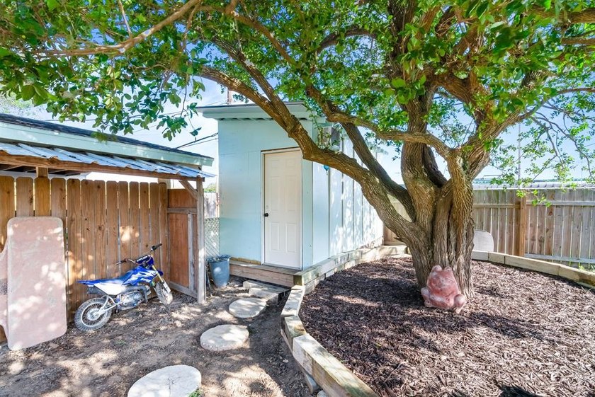 Location, space, and lifestyle - this Rockport gem delivers all - photo 41