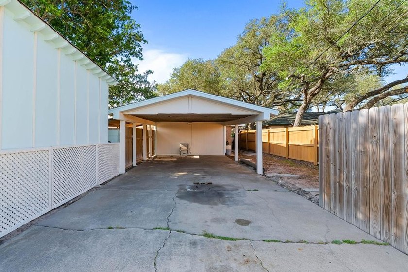 Location, space, and lifestyle - this Rockport gem delivers all - photo 42