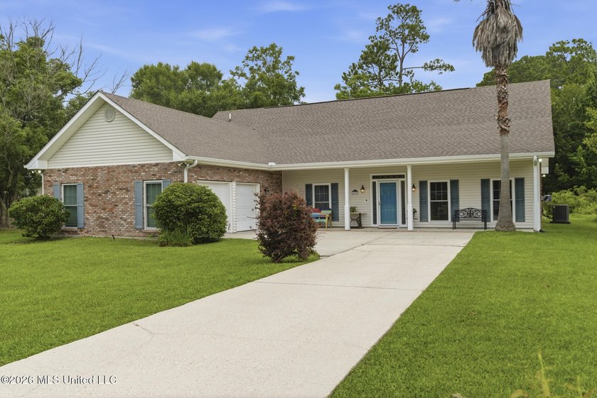 Welcome home to this charming 3-bedroom, 2-bath residence in the - photo 3