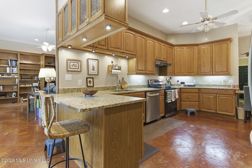 Welcome home to this charming 3-bedroom, 2-bath residence in the - photo 10